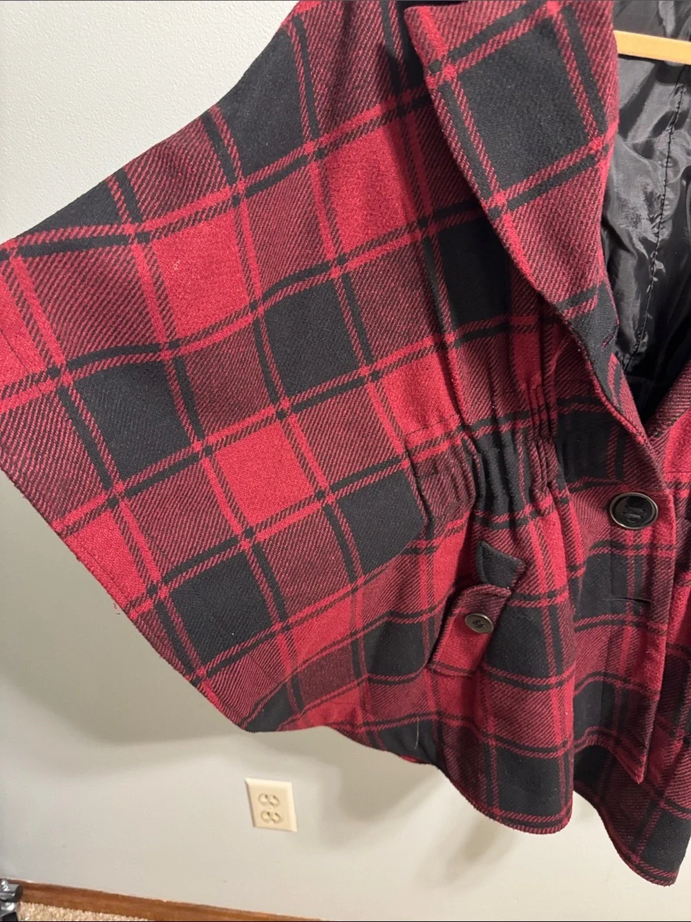 Jolt Red & Black Plaid Cape L